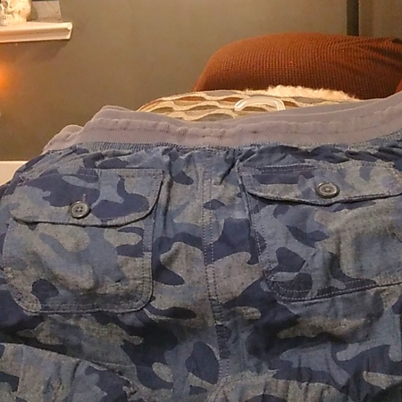 Blue camo convertible capri/bermuda shorts - Picture 3 of 6